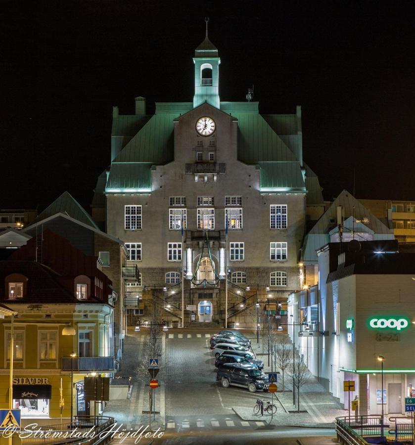 Frasch Och Fin 2:A. Gangavstand Till Stromstads Centrum Luaran gambar