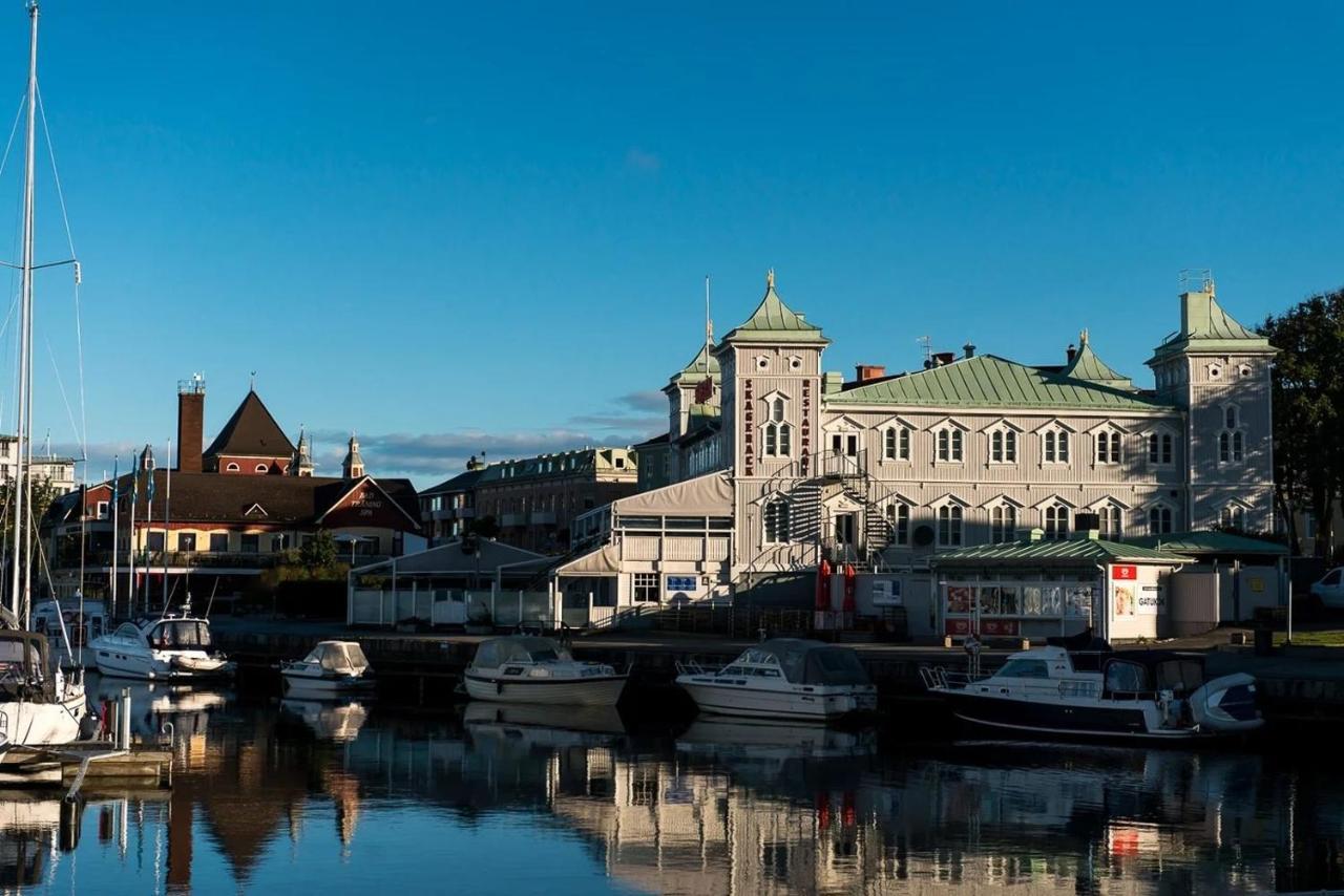 Frasch Och Fin 2:A. Gangavstand Till Stromstads Centrum Luaran gambar